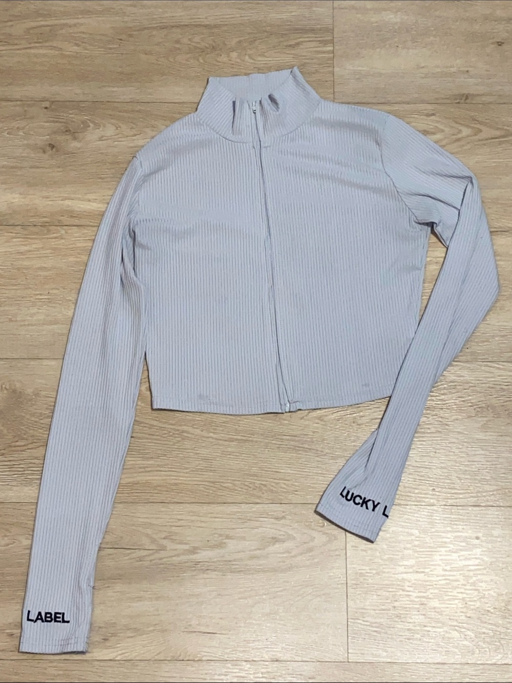 Lucky Label Ribbed Zip-Up Mock Neck Cropped Jacket – Gray – Long Sleeve